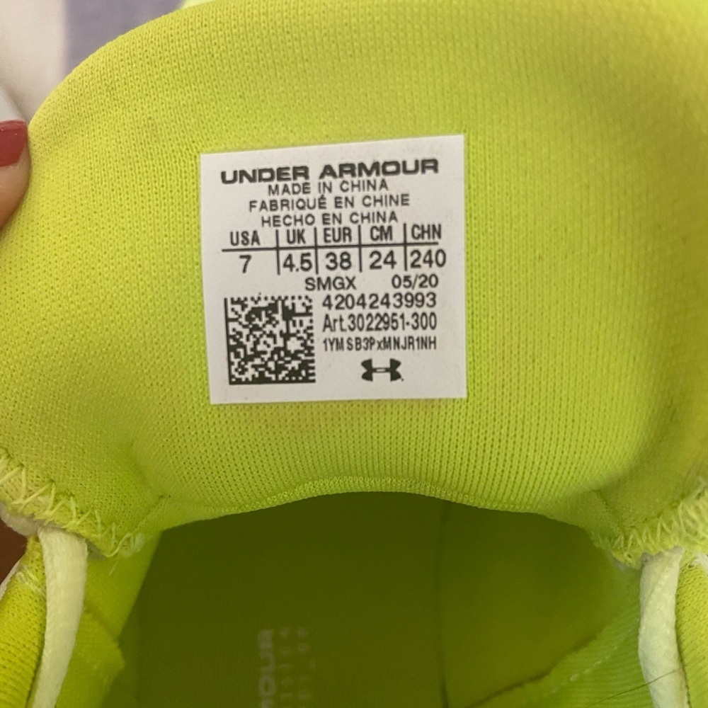 UNDER ARMOUR CHARGED RC YELLOW SNEAKERS SIZE 7 - Picture 4 of 7